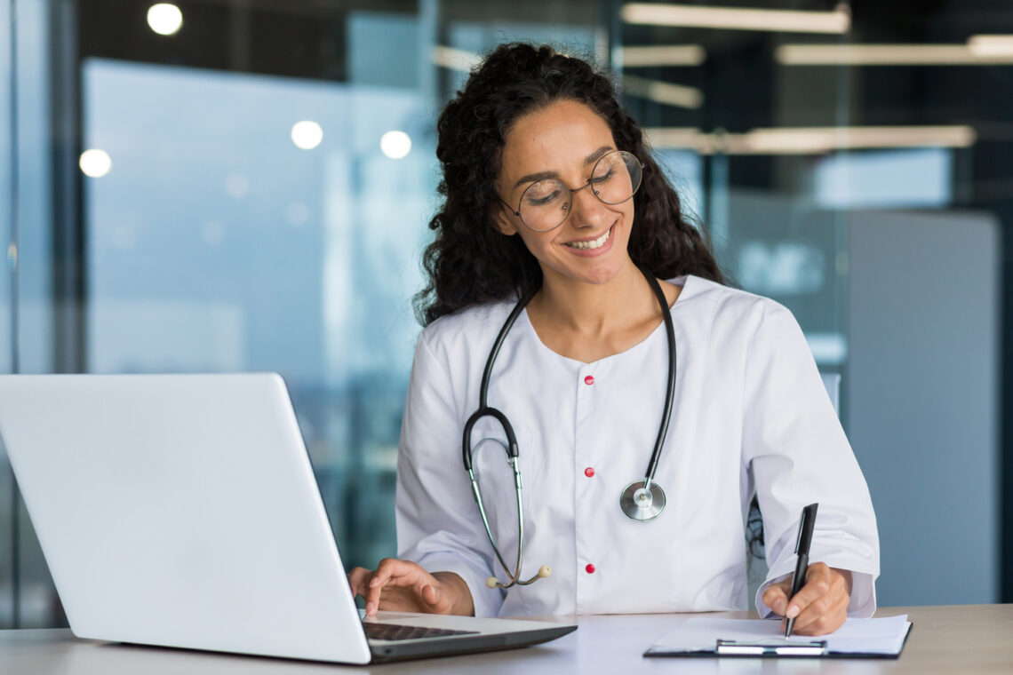 Reputación online para médicos: claves para proteger su imagen profesional
